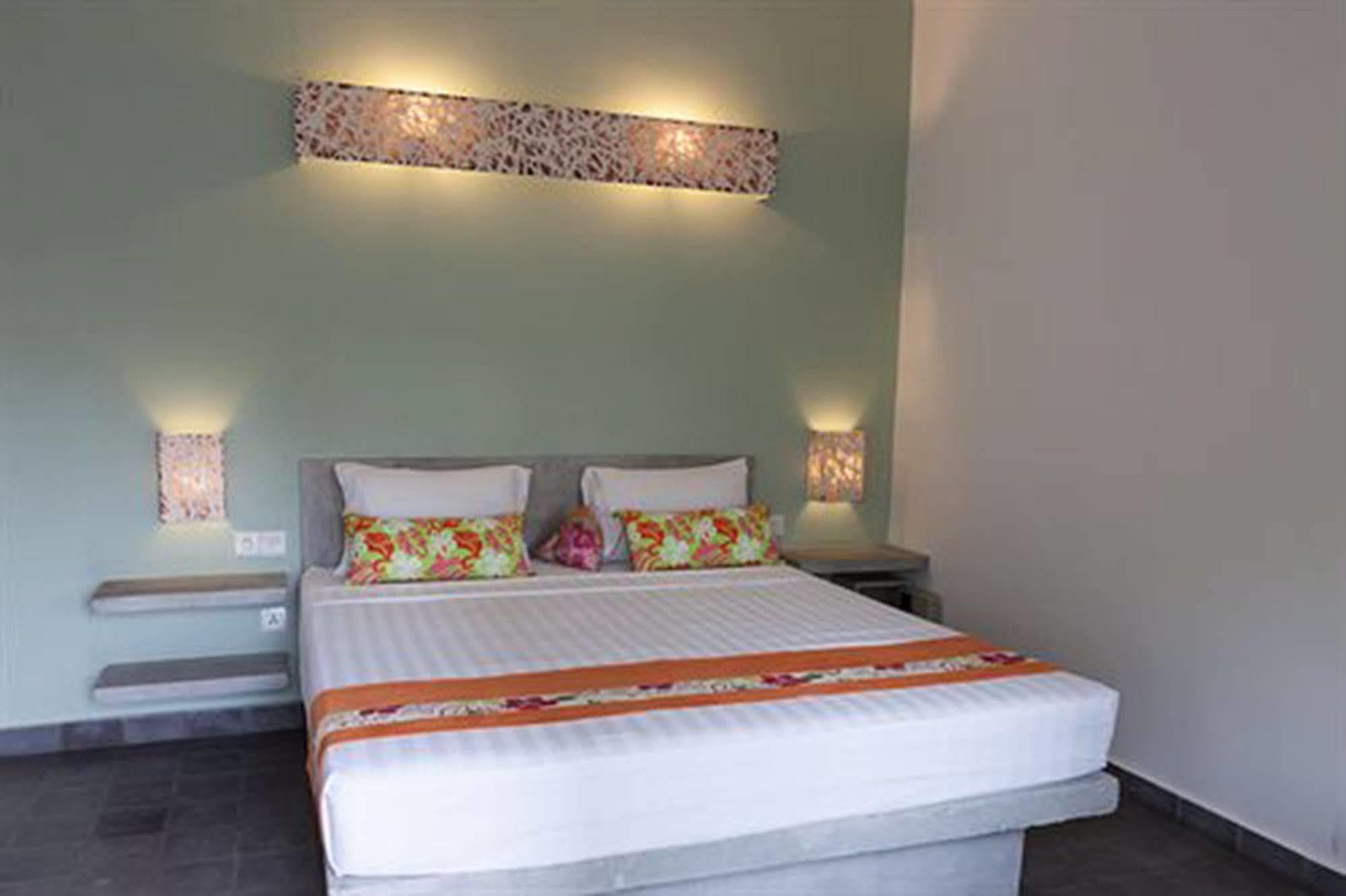 The 252 Hotel Phnom Penh Exterior photo